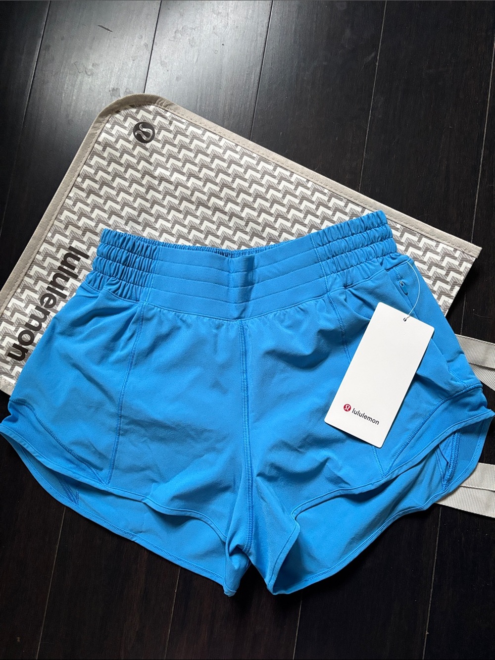 LULULEMON HOTTY HOT HR SHORTS 2.5” in CORNFLOWER BLUE SZ 6 NWT